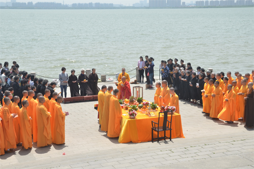 苏州重元寺举行放生法会 光瑞法师主法